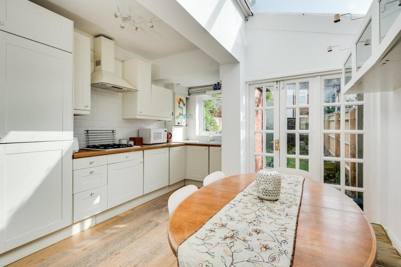 Вилла Characterful & Cosy Jericho House Оксфорд Экстерьер фото